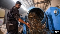 Les 5,4 millions de tonnes de déchets plastiques produites chaque année en Egypte se retrouvent souvent dans des décharges illégales.