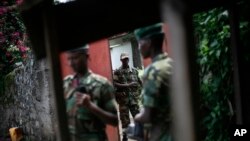 Wapiganaji wa kundi la waasi la M23 wakiwa katika mji wa Goma, mashariki mwa Jamhuri ya kidemokrasia ya Congo