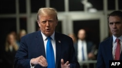 Rais wa zamani wa Marekani Donald Trump akizungumza na waandishi wa habari mahakamaniNew York, Apriil 22, 2024.