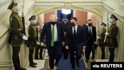 Britanski premijer Boris Džonson tokom susreta sa ukrajinskim predsjednikom Volodimirom Zelenskim u Kijevu (Foto: Ukrainian Presidential Press Service/Handout via REUTERS)