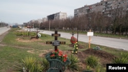 قبرهای غیرنظامیانی که در شهر ماریوپول اوکراین کشته شده اند 