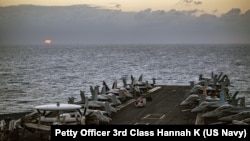 တရုတ်ထောက်လှမ်းရေးမိုးပျံပူဖောင်းကြီးကိုပစ်ချခဲ့ပြီးနောက် တောင်တရုတ်ပင်လယ်ပြင်အတွင်း စစ်ရေးလေ့ကျင့်ရာမှာဦးဆောင်ခဲ့တဲ့ USS Nimitz  လေယာဉ်တင်သင်္ဘောကြီး (ဖေဖေါ်ဝါရီ ၁၃၊ ၂၀၂၃)