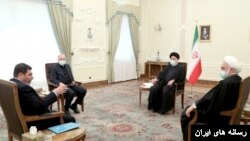 حضور محمد مخبر در جلسه سران قوا.