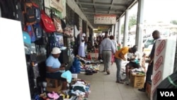 Vamwe vatengesi vari kupomerwa mhosva yekuvhara nzira dzekufamba nadzo.