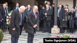 На гробот се поклони и бугарска делегација