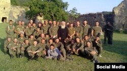 დათო გობეჯიშვილი, უკანა რიგში, მარცხნიდან მეორე, თავდაცვის ძალების სპეციალური ოპერაციების ძალებში სამსახურის დროს