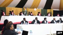 La décision formelle de la Cour suprême doit être énoncée officiellement mardi.