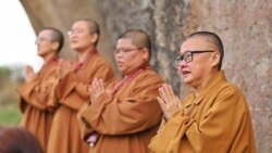 རྒྱ་ནག་ནང་ན་གཞོན་ཚོའི་ཁྲོད་ནང་པའི་དགོན་པ་སོགས་ལ་བསྐྱོད་དེ་དད་གུས་བྱེད་མཁན་ཇེ་མང་།