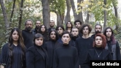 مخالفت با حجاب اجباری، تصویر گروهی هنرمندان