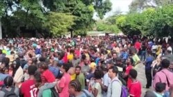 Miles de mgrantes permanecen varados en Tapachula, México