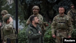 Ukrajinski predsednik Volodimir Zelenski u poseti oslobođenom gradu Izijumu u regionu Harkov, 14. septembra 2022.