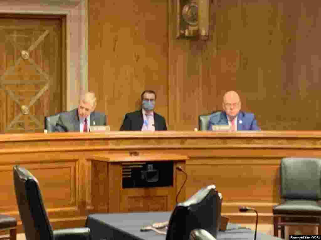 美國國會及行政當局中國委員會主席默克利參議員（圖左）與共同主席麥戈文衆議員（圖右）（攝影：美國之音任敬揚）