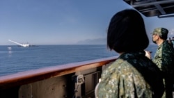 台灣總統蔡英文現身漢光軍演，登艦校閱海空軍聯合作戰