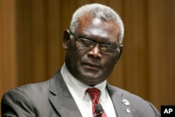 Manasseh Sogavare, Perdana Menteri Kepulauan Solomon, menghadiri acara Lowy Institute di Sydney, Australia, 14 Agustus 2017. (Foto: AP)