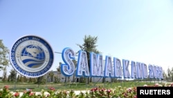 在乌兹别克斯坦城市撒马尔罕举行上海合作组织峰会前夕，撒马尔罕2022年字母雕塑。（路透社照片/乌兹别克斯坦外交部提供）
