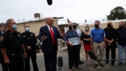 Rais Donald Trump akiongea wakati anakagua uharibifu uliotokea kutokana na maandamano ya hivi karibuni dhidi ya ukatili wa polisi na kukosekana haki kwa watu wa rangi baada ya kupigwa risasi Jacob Blake na polisi wa Kenosha, Wisconsin, Marekani.