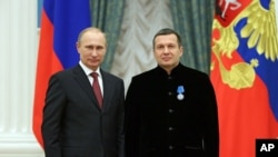 ვლადიმირ პუტინი და ვლადიმირ სოლოვიოვი