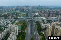 鳥瞰中國四川成都市因疫情封城後空蕩蕩的街道。 （2022年9月1日）