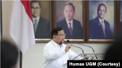 Menteri Pertahanan Prabowo Subianto berbicara di Balai Senat UGM, Jumat (4/2). (Foto: Courtesy/Humas UGM)