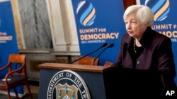 Борбата против корупцијата е колективен напор кој бара сите да спроведуваат заеднички сет на правила - од владини службеници, сопственици на бизниси до семејства од работничка класа, изјави секретарката за финансии на САД на вториот Самит за демократија