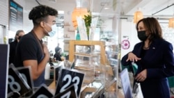 Potpredsednica Kamala Haris pravi pauzu za ručak u restoranu Tacotarian u Las Vegasu, 15. marta 2021.