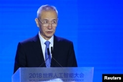 中国副总理刘鹤在在上海开幕的世界人工智能大会开幕式上讲话。（2018年9月17日）