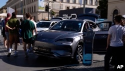 Perusahaan China, BYD kini merajai pasar kendaraan listrik dunia mengungguli Tesla (foto: dok).