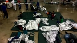 Тимчасово відбирати дітей у мігрантів – нелюдська практика чи необхідність? Відео