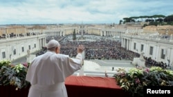 El papa Francisco este lunes 25 de diciembre durante la tradicional celebración de Navidad en la Plaza de San Pedro. 