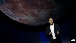 Elon Musk realizó en junio el registro de Neuralink como empresa de investigación médica que ha ido evolucionando hasta llegar al nuevo concepto de integrar inteligencia artificial con el cerebro humano. [Foto de archivo]