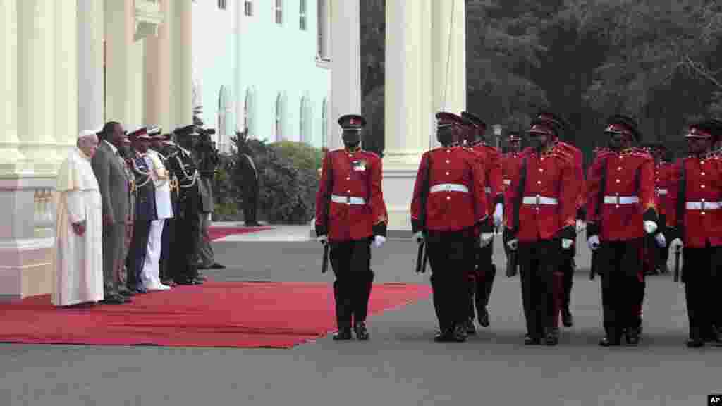 ምብጻሕ ርእሰ-ሊቃነ ጳጳሳት ካቶሊካዊት ቤተክርስትያን ሮማ ጳጳስ ፍራንሰስ አብ ኬንያ