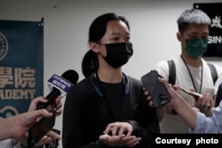 就讀於北台灣某大學的22歲陳姓女學員參與黑熊學院所提供的救護訓練（美國之音特約記者譚嘉琪攝影）。