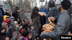 ملل متحد گفته است که از جمله حدود ۲۴ میلیون افغان نیازمند، تنها به ۱۷ میلیون آن می‌تواند کمک فراهم کند.