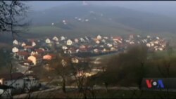 Як мешканці рідного міста Меланії Трамп у Словенії вшановують родину Трампів. Відео