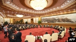 中國總理李克強2018年9月12日在北京人民大會堂與日中經濟協會代表會面。(法新社)