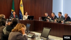 Chávez y Rousseff dialogan sobre el comercio bilateral, que superó los $4.600 millones de dólares en 2010 con un saldo favorable a Brasil.