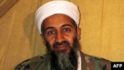 Osama bin Laden al-Qoida terror va ekstremistik guruhining rahnamosi edi. Ko'p jihatdan AQSh tashqi siyosatida markaziy o'rinda turgan shaxs edi. U boshchilik qilgan xurujlar tufayli Amerika Afg'oniston va Iroqda urush ochgan va terrorga qashi harakatlar 
