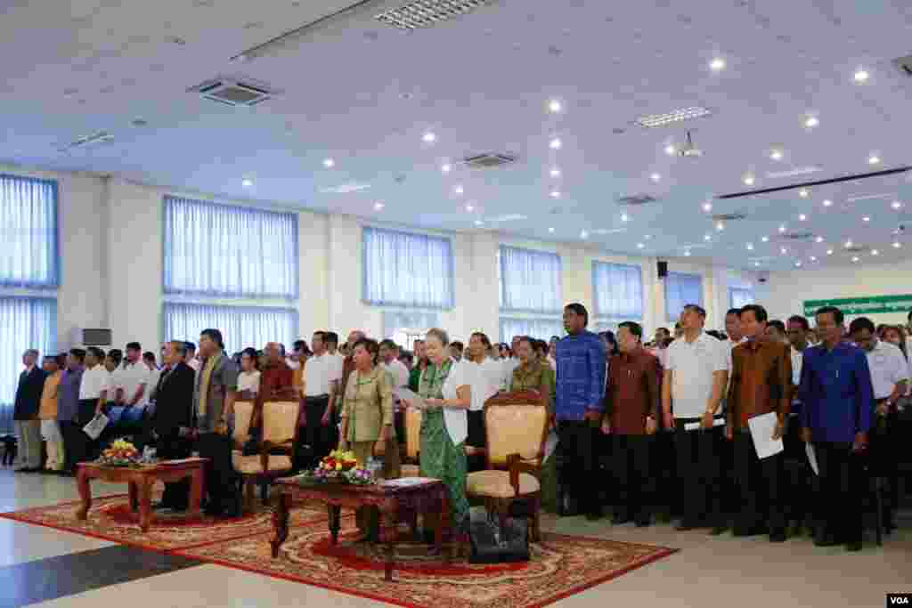 ទិដ្ឋភាពទូទៅនៃទិវាអំណានជាតិលើកទី ២ រៀបចំឡើងដោយក្រសួងវប្បធម៌ និងវិចិត្រសិល្បៈ ក្រសួងព័ត៌មាន និង ក្រសួងអប់រំ យុវជន និងកីឡា និងអង្គការដៃគូ នៅវិទ្យាស្ថានជាតិអប់រំ​ នាថ្ងៃទី ១១ ខែមីនា ឆ្នាំ ២០១៧​។ (ខាន់ សុគុំមនោ/VOA)