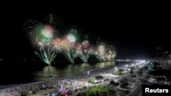 کەناری کۆپاکابانا لە ڕیۆ دی جانیرۆ، بەرازیل، شەوی سەری ساڵی 2023