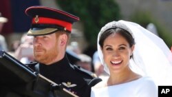 Luego de la ceremonia, el príncipe Harry y su esposa Meghan Markle realizaron el tradicional paseo.