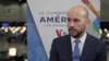 Juan González durante una entrevista con la Voz de América en la Cumbre de las Américas en Los Ángeles, 10 de junio de 2022.