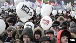 პრო და ანტი-პუტინისტური მიტინგები რუსეთში