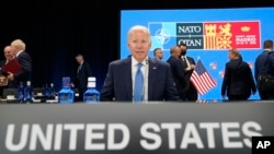 El presidente de Estados Unidos, Joe Biden, espera el inicio de una reunión de mesa redonda en una cumbre de la OTAN en Madrid, España, el miércoles 29 de junio de 2022.