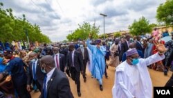 Shugaba Buhari yana komawa gida bayan kammala sallar Idi a Daura