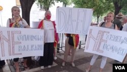 Protest pred sedištem crnogorske Vlade u Podgorici protiv potpisivanja Temeljnog ugovora sa Srpskom pravoslavnom crkvom