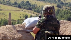 Pripadnici Vojske Srbije vežbaju za učešće u mirovnoj misiji UN u Libanu, na poligonu "Borovac" i u bazi "Jug", na fotografiji objavjenoj 4. jula 2022. (Foto: Ministarstvo odbrane)