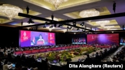 Menlu Retno Marsudi pada sesi pembukaan Pertemuan Menlu G20 di Nusa Dua, Bali, 8 Juli 2022. Pemerintah akan menggelarForum Indonesia-Pasifik untuk Pembangunan di Bali pada 7-8 Desember 2022 yang akan dihadiri enam menteri luar negeri. (Foto: Ilustrasi via Reuters)