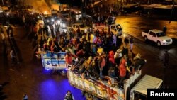 Indígenas provenientes de otras comunidades llegan a Quito luego de las protestas contra las políticas económicas y ambientales del presidente de Ecuador, Guillermo Lasso, en Quito, Ecuador, el 19 de junio de 2022. REUTERS/Johanna Alarcon