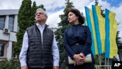 Američki sekretar za pravosuđe Merik Garland i glavna ukrajinska tužiteljka Irina Venediktova na granici Ukrajine i Poljske (Foto: AP/Nariman El-Mofty)