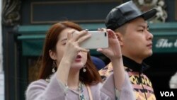 Chinese travelers will account for a quarter of all global tourism by 2030, according to industry projections. (Photo: J. Dettmer/VOA)